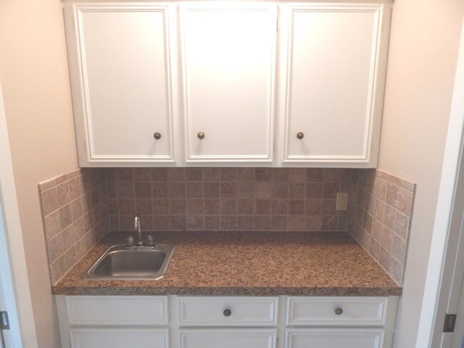 Building Photo - Gorgeous 3 Bedroom Home w/Workshop in Tyler!