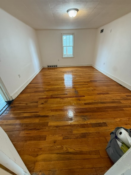 Building Photo - 1838 Spohn Ave