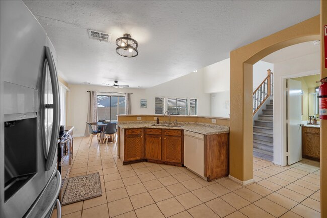 Building Photo - 7315 W Cordes Rd