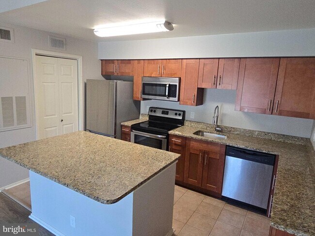Building Photo - 3306 Wyndham Cir