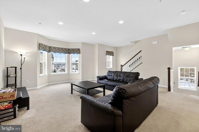 Building Photo - 48 Munro Rd