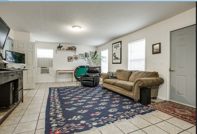 Building Photo - 6455 Lavender Rd