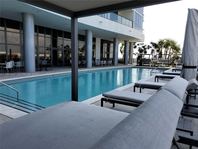 Building Photo - 1600 NE 1st Ave