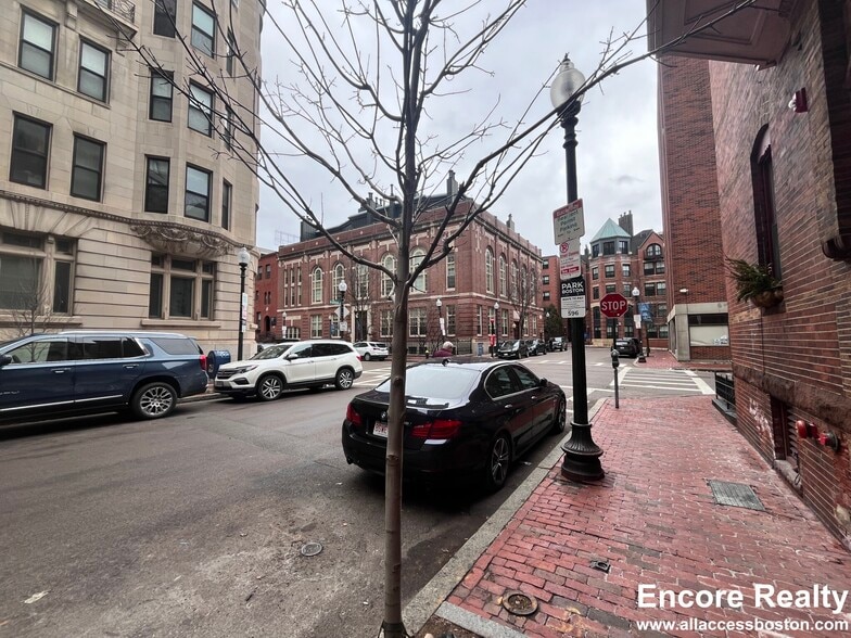 Building Photo - 17 Garrison St