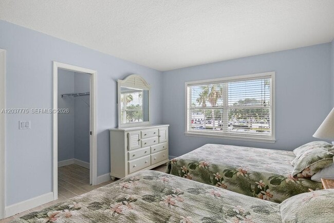 Building Photo - 23 Royal Palm Pl