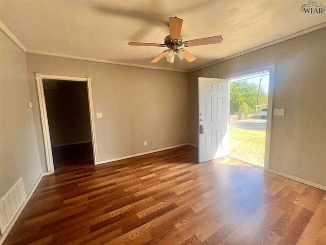 Building Photo - 2006 Bell St