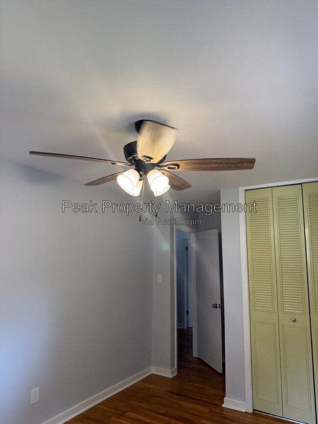 Building Photo - 2119 Woodmont Dr