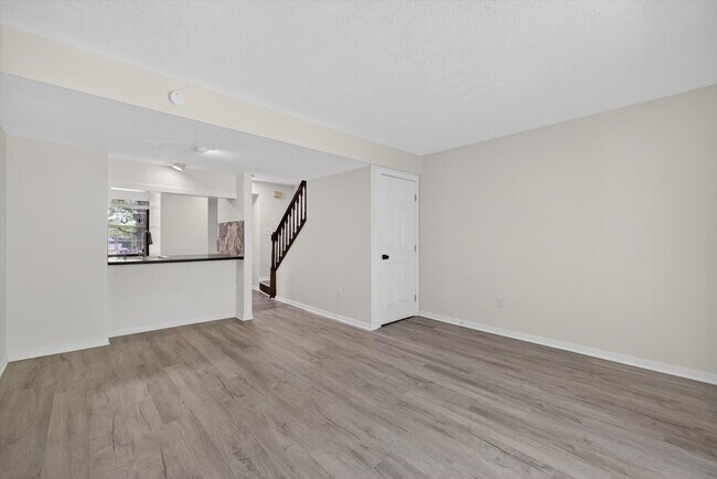 Building Photo - 599 E Graham Pl