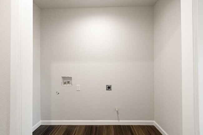 Building Photo - Paradise- 2 bed 2 bath +Bonus room, No Pets, Garage, fenced yard, RV parking