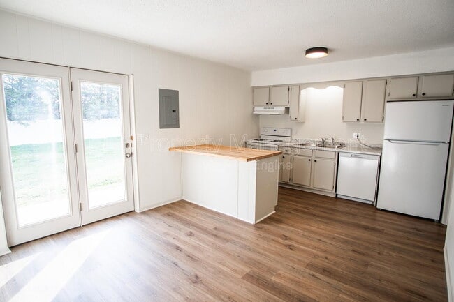 Building Photo - 3112 E Governor John Sevier Hwy