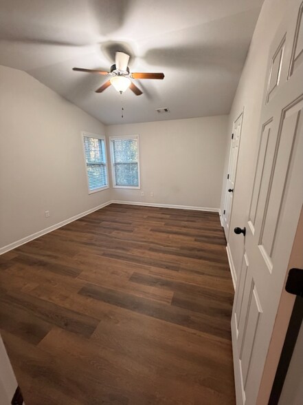 Building Photo - 1925 Gregory Run NE