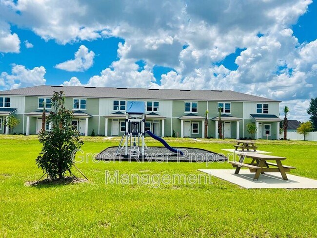 Building Photo - 827 Rivertree Pl