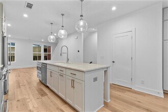 Building Photo - 201 New St