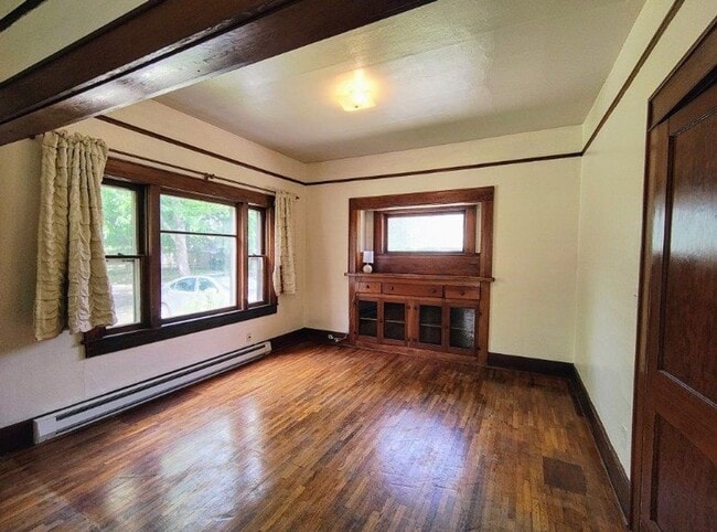 Building Photo - Adorable 3 Bedroom 1 Bath Cape Cod Home