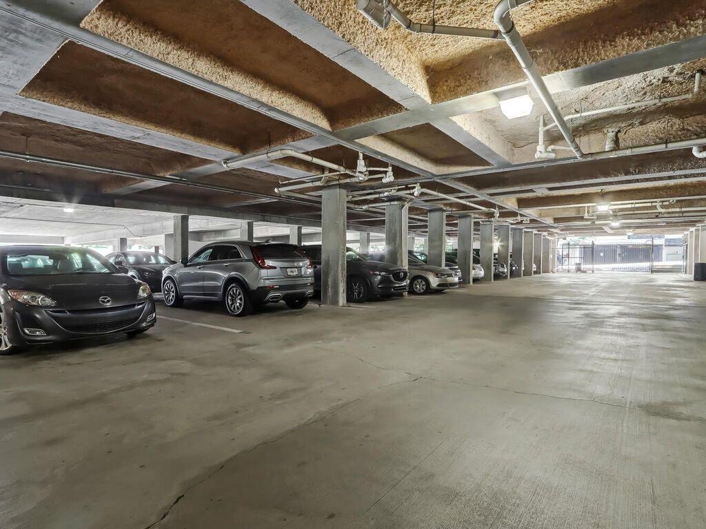 Building Photo - 1074 Peachtree Walk NE