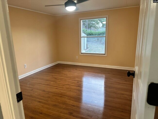 Building Photo - 221 Bentgrass Ln