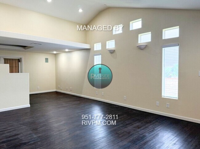 Building Photo - Single story large corner lot home in Jurupa Valley ready for move-in!