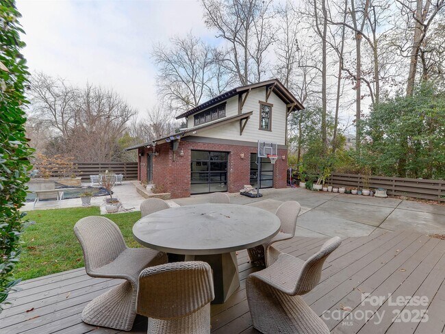 Building Photo - 1413 Devon Dr