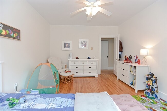 Building Photo - 2 Elm St