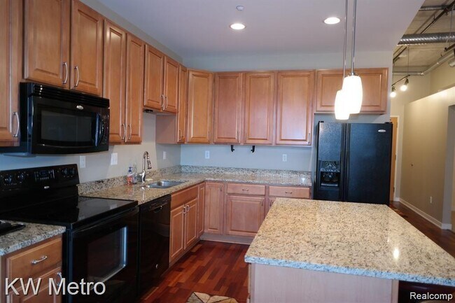 Building Photo - 350 N Main St