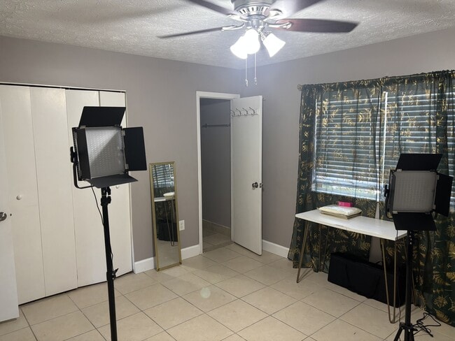 Primary Photo - 1950 Paine Ave