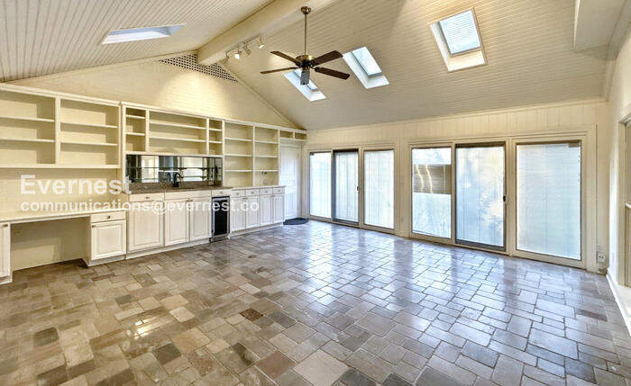 Building Photo - 107 Westover Park Ct