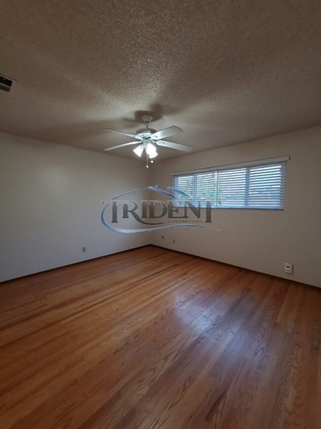 Building Photo - This is a cute 4 bedroom, 2 bath house in an established Woodland community