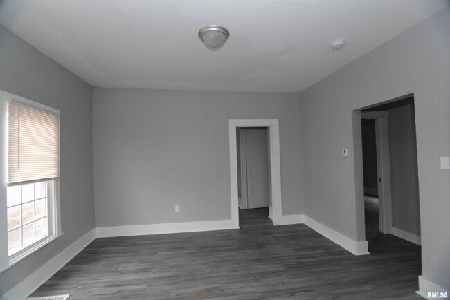 Building Photo - 1124 18th Ave