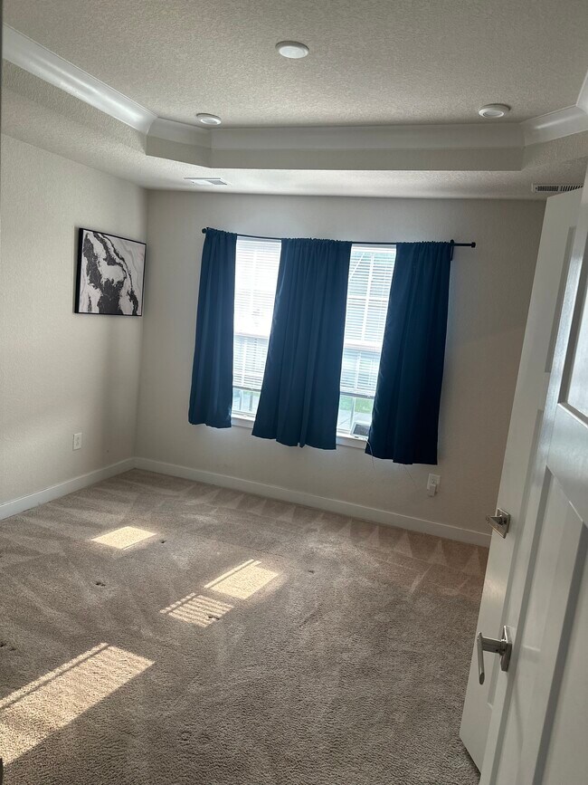 Master bdrm - 225 Brittlebrush Dr