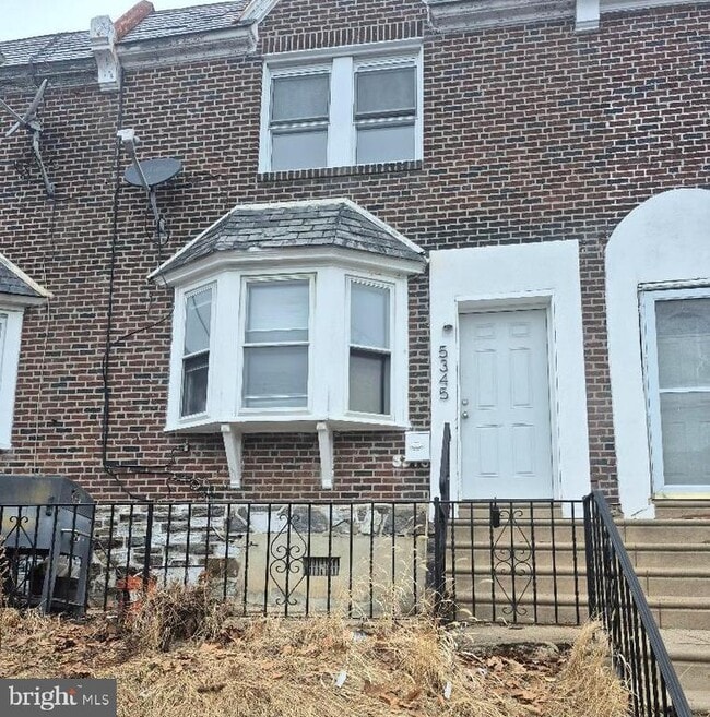 Building Photo - 5345 W Columbia Ave