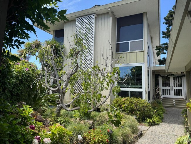 Building Photo - 21 Portofino Rd