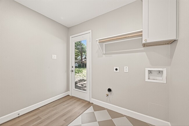 Building Photo - 1611 Drexel Dr