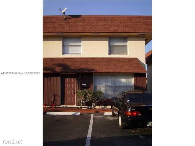 Primary Photo - 3 br, 2.5 bath Townhome - 6541 SW 41st Ct ...