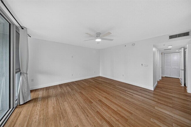 Building Photo - 900 SE 2nd St