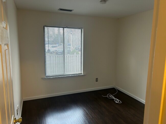 Building Photo - 57 Birchwood Rd