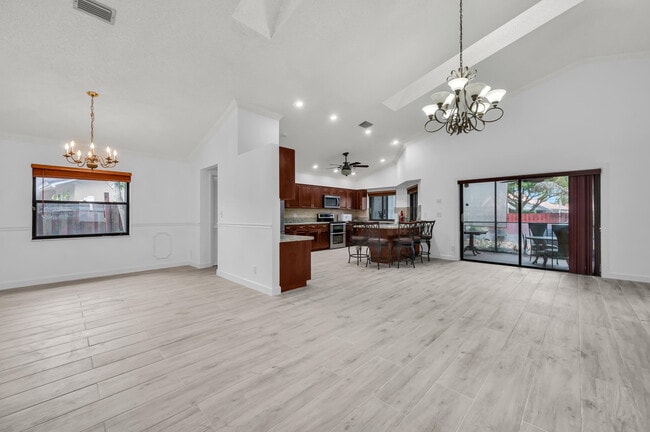 Building Photo - 7619 Silver Woods Ct