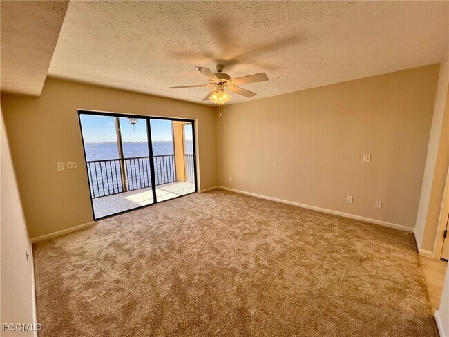 Building Photo - 4015 SE 20th Pl