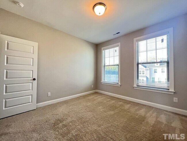 Building Photo - 4 Bedroom 3 Bath Townhome for Rent North S...