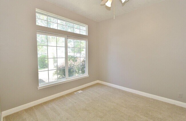 Building Photo - Immaculate Single-Level Home