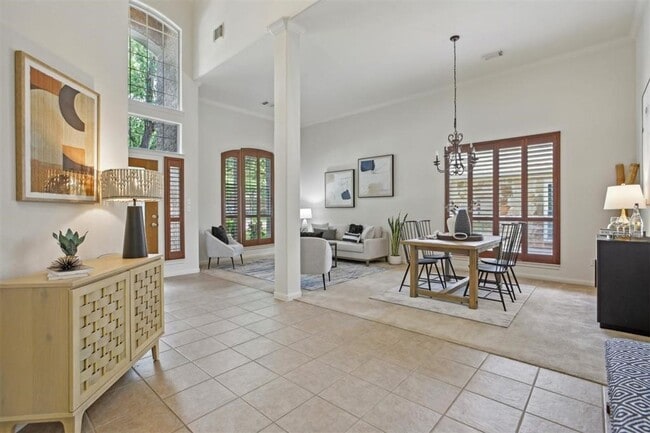 Building Photo - Red Oaks Subdivision / 5 bedrooms, 4 bathr...