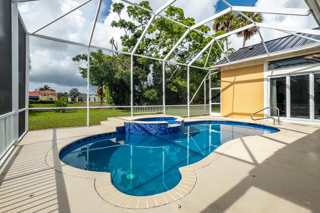 Building Photo - 15622 Cypress Park Dr