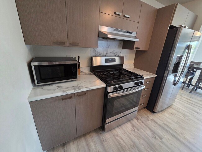 Building Photo - Unfurnished 3/2 Kamalani Condo