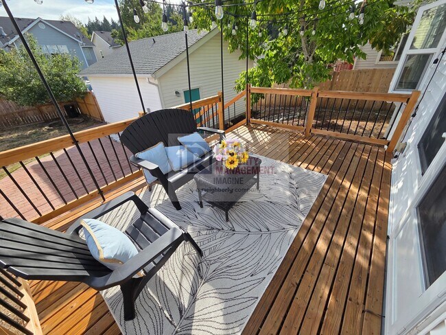 Building Photo - Check Out This Adorable 2.0 bedroom, 2.5 b...