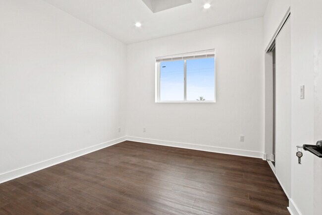 Building Photo - 1139 S Lorena St