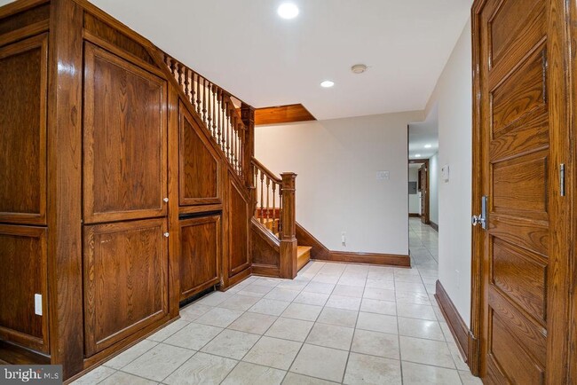 Building Photo - 1120 East Capitol St NE