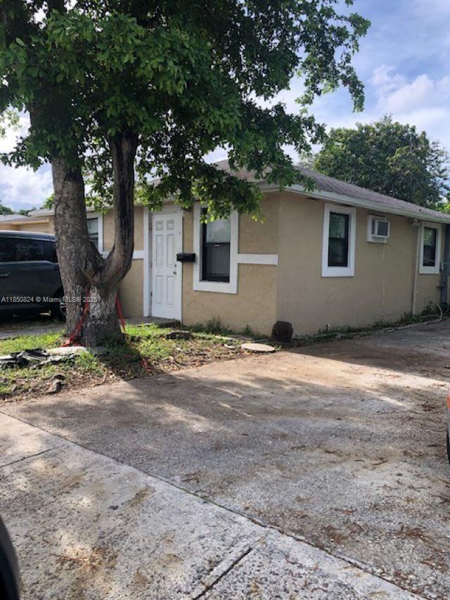 Primary Photo - 2237 Taft St