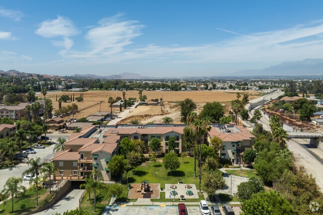 Building Photo - Poplar Street Apartments