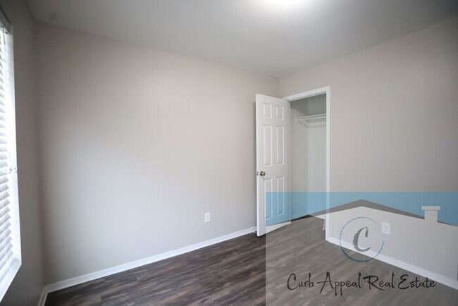 Building Photo - Move in special $900!! Spacious 4 bed, 2 bath home - Nettleton