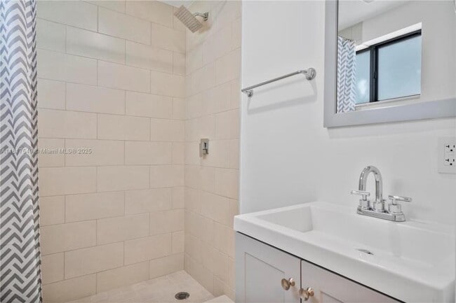 Building Photo - 2 bedroom in North Miami FL 33161