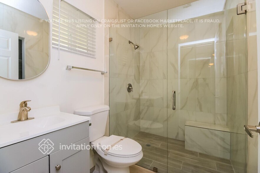 Building Photo - 743 W Ivanhoe St